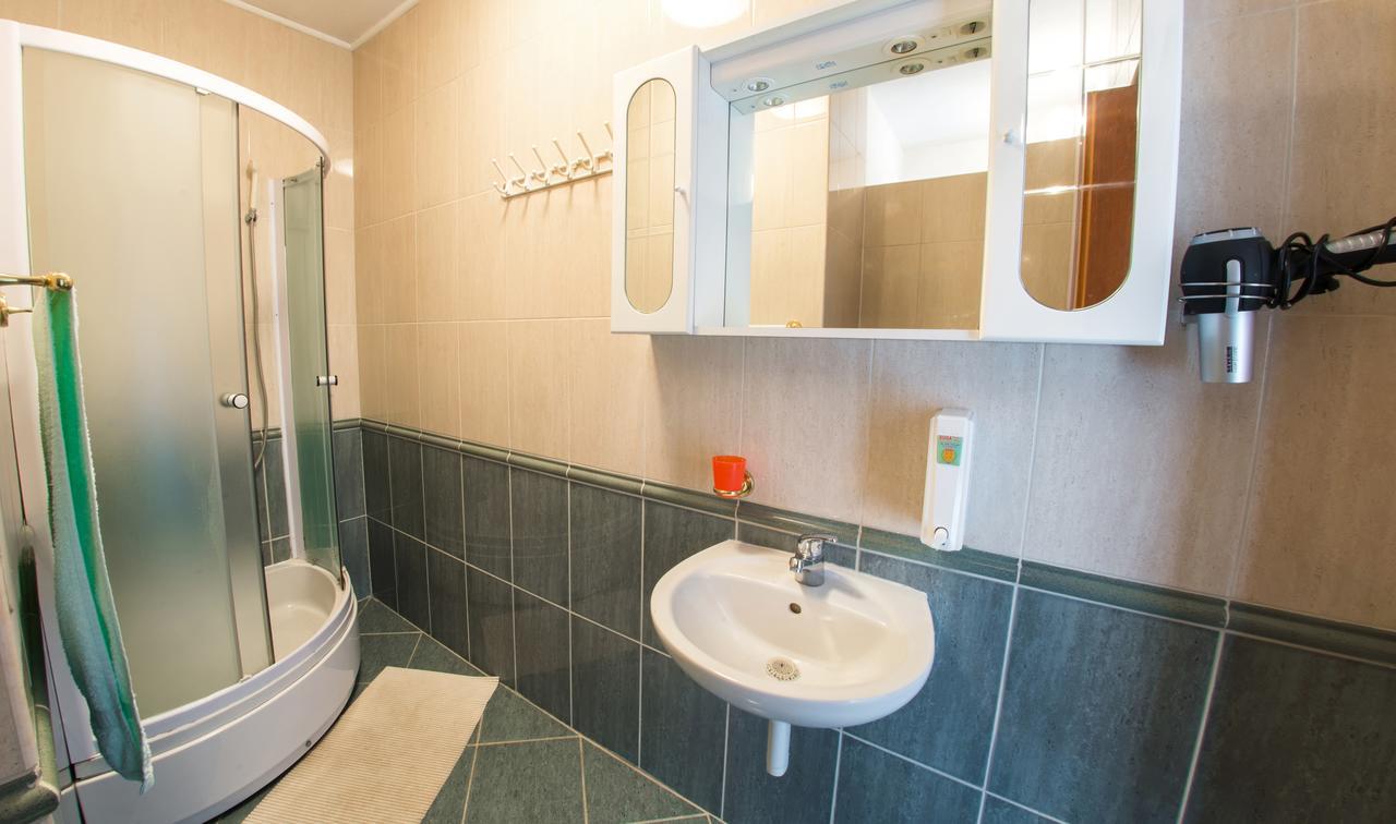 Apartments Tulipan - With Free Private Parking Garage Mostar Exterior foto